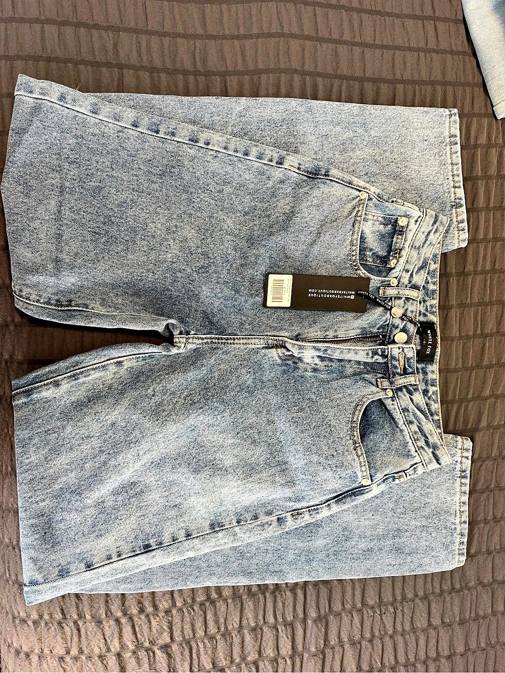 White Fox Straight Leg Jeans in Blue Size Small